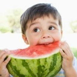 小孩头像吃瓜图片,萌态十足！