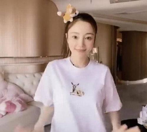 舞蹈校花吃瓜视频,校花吃瓜视频引发热议，揭秘校园生活幕后故事