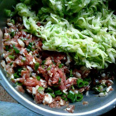 晚上吃角瓜包子  第3张