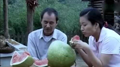 农村夫妇吃瓜 第1张 农村夫妇吃瓜 第1张