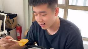 吃瓜猛男,网络红人的崛起与争议 第1张 吃瓜猛男,网络红人的崛起与争议 第1张