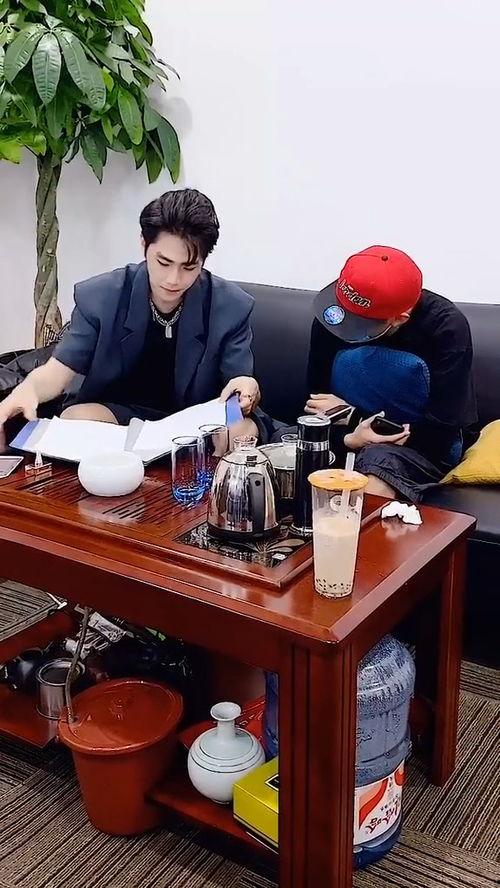 同事吵架吃瓜,同事争吵背后的瓜葛揭秘